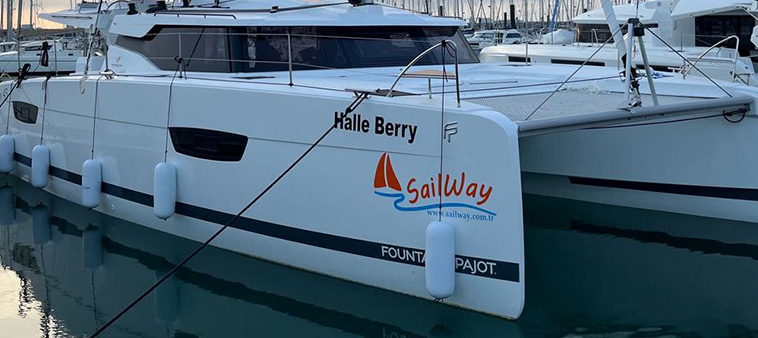 Halle Berry (Fountaine Pajot Elba 45)